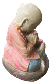 Praying Monk in cement, Size H10, L8, W7 cm. Price Exwork 26.000 IDR. Price FOB 1,90 usd excl packing, art. code: CP122. Right side